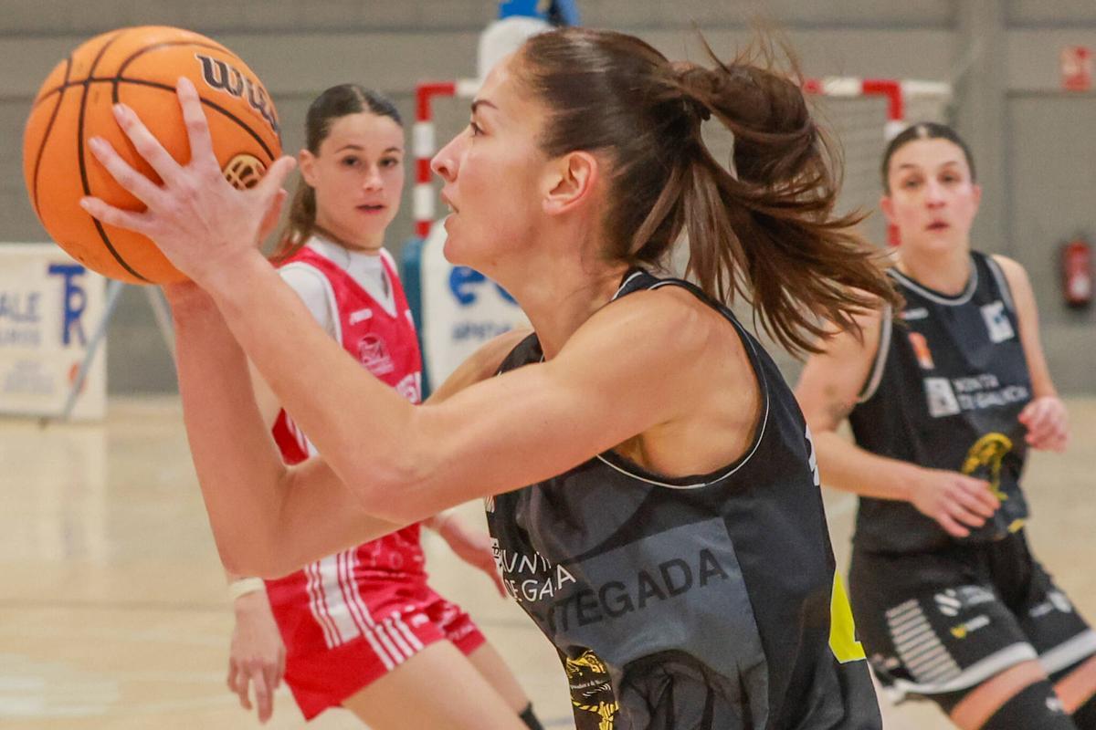 Cristina Loureiro es la segunda jugadora con más minutos de la liga.