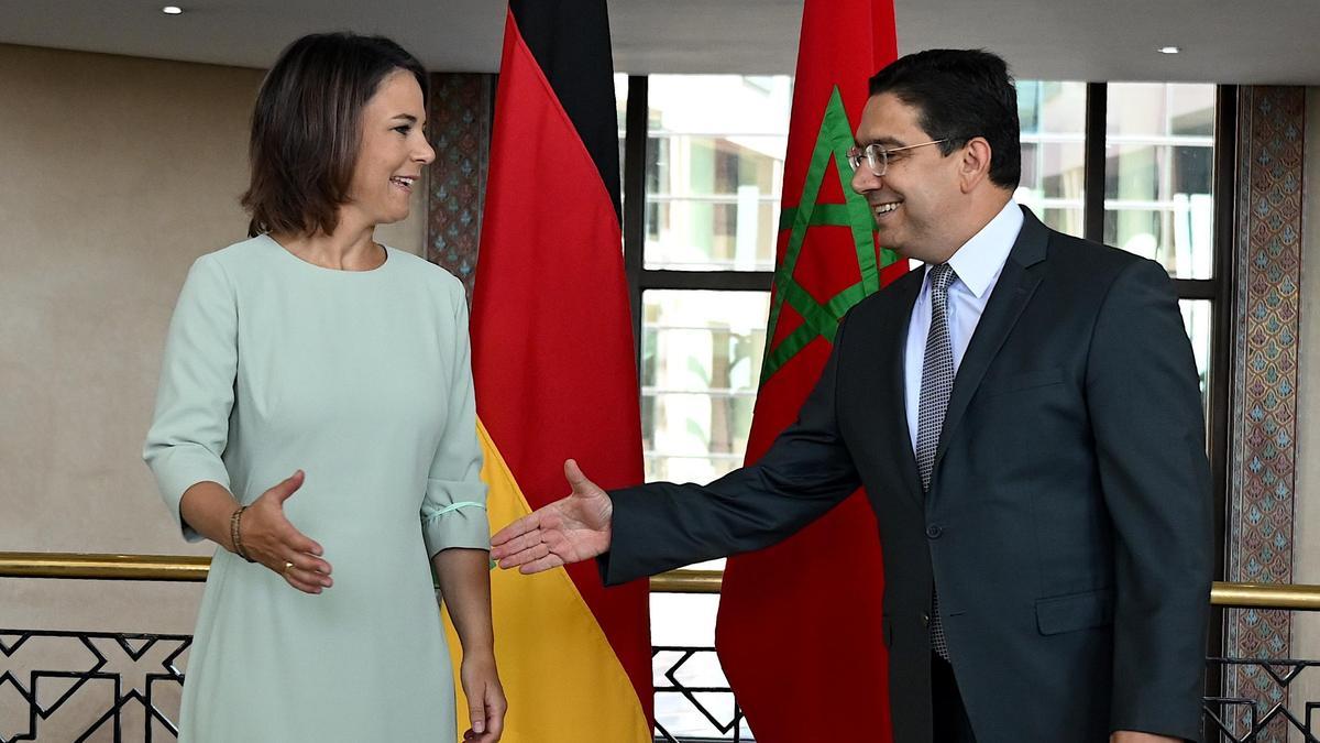 Annalena Baerbock, ministra de Exteriores de Alemania, y Nasser Burita, ministro de Exteriores de Marruecos, reunidos en Rabat.