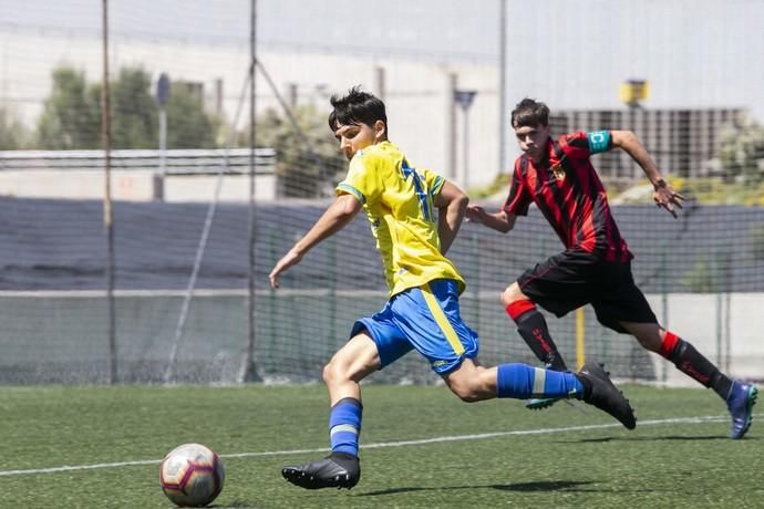 30.03.19.Las Palmas de Gran Canaria. Fútbol base cadete temporada 2018-19. UD Las Palmas - Unión Viera. Anexo Estadio de Gran Canaria. Foto Quique Curbelo  | 30/03/2019 | Fotógrafo: Quique Curbelo