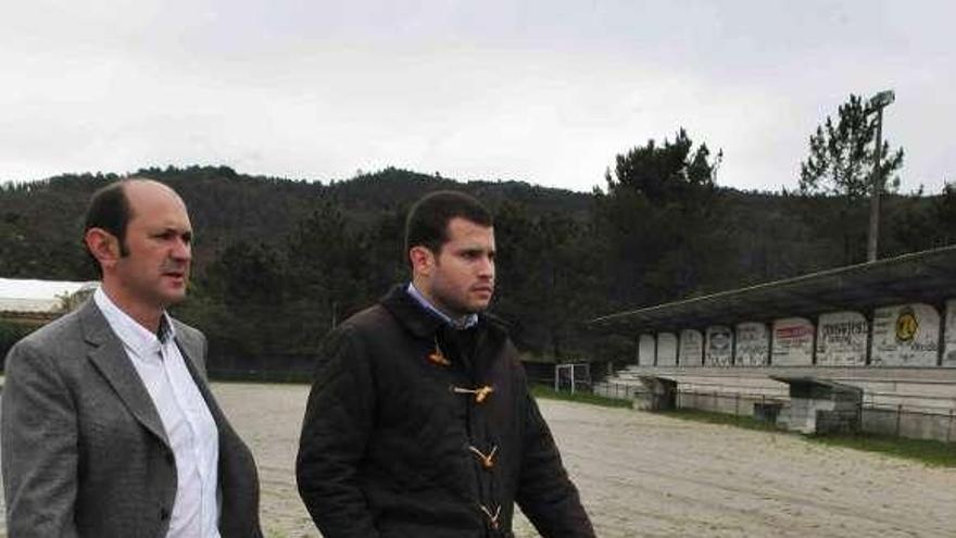 Louzán y Cubela visitaron el campo de As Estremas.  // FdV