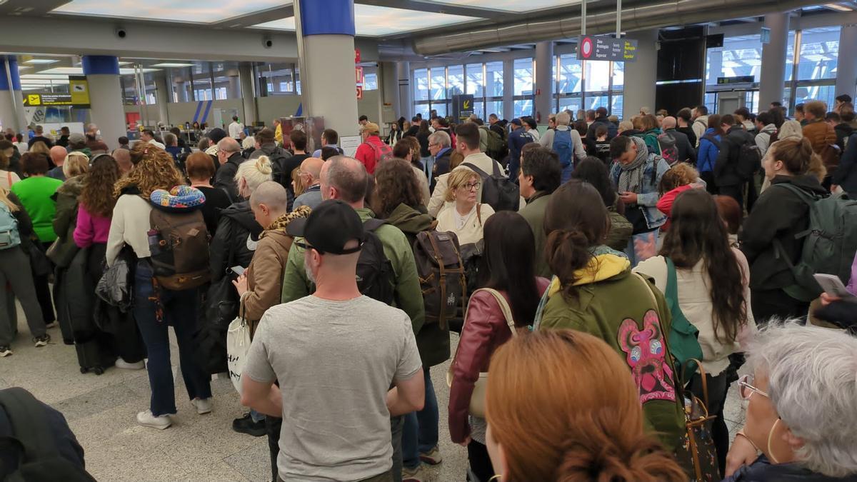Nueva jornada de caos en el aeropuerto de Palma