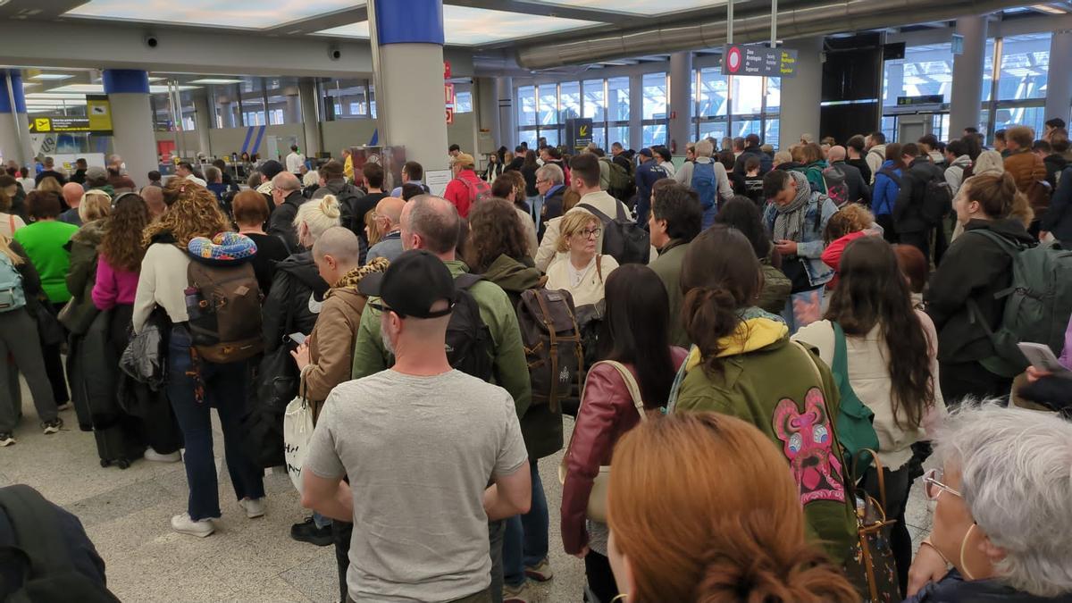 Pasajeros en el aeropuerto de Palma.