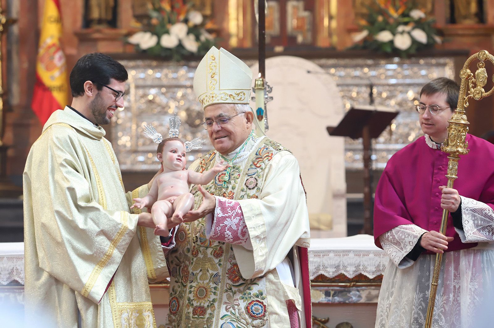 El obispo de Córdoba pide por la paz en la misa de la Navidad