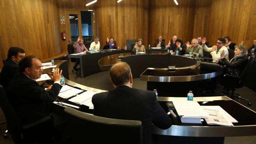 Los cuatro partidos políticos reprobaron la reforma de la justicia que planea el gobierno central en el pleno de ayer. // Bernabé/Gutier