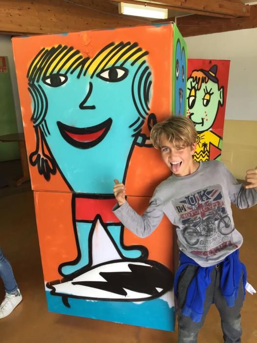 Hosh imparte un taller de grafiti a alumnos de la Escuela Francesa