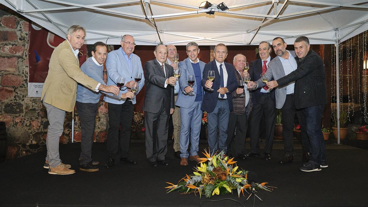 Tenerife celebra el tradicional descorche de San Andrés y anuncia más de 2 millones en ayudas al sector vitivinícola para 2026