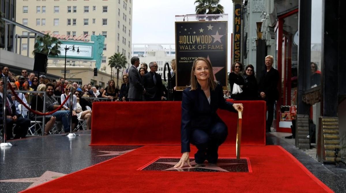 mroca33765875 actress jodie foster touches her star after it was160505162648