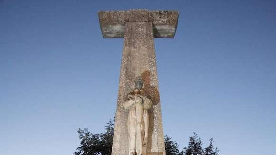 Imagen de la estatua del aviador Joaquín Loriga.  // Bernabé/Gutier