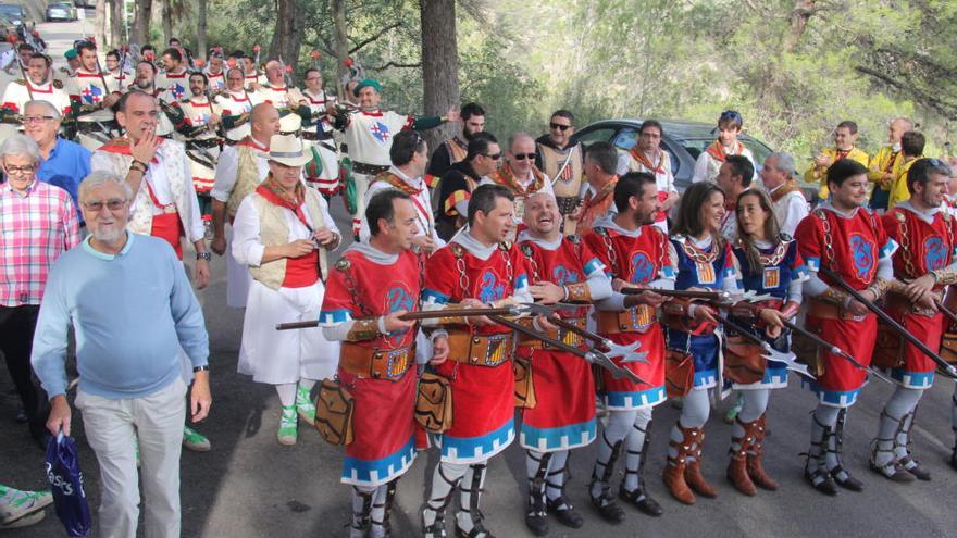 Festeros del bando cristiano durante la Diana celebrada esta mañana.