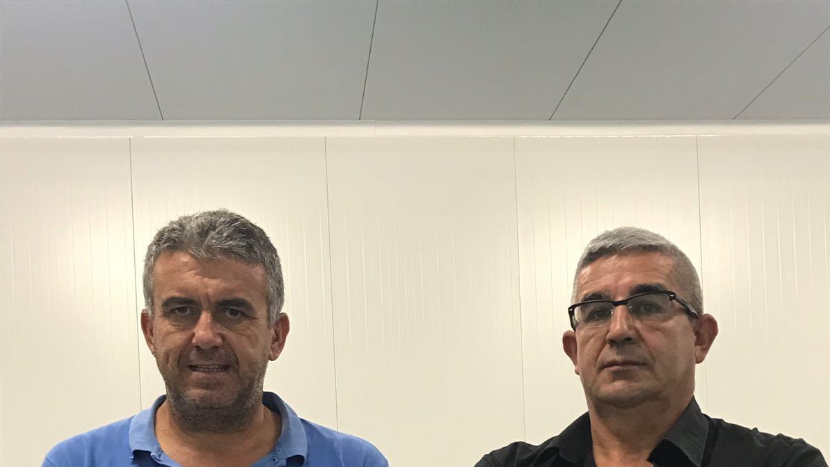Eladio Martos y José Antonio Capitán, socios fundadores de Los Lugares, en sus instalaciones. /  El Correo