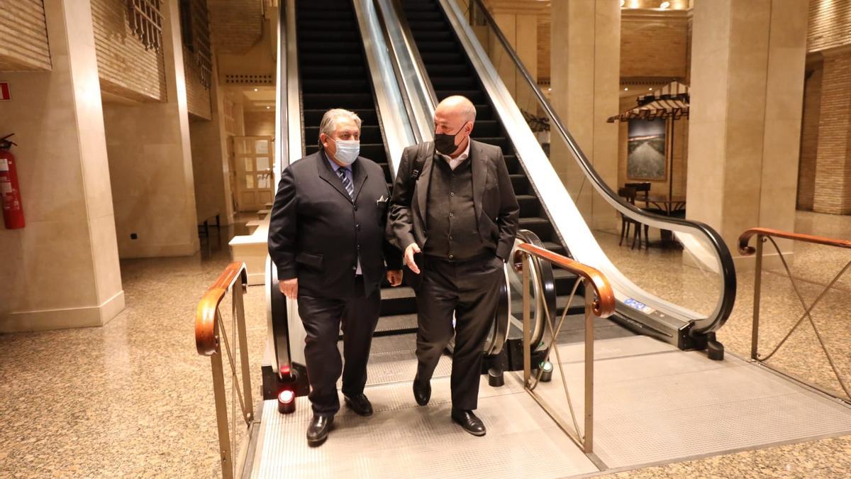 Javier Tebas y Manuel Teruel, a su llegada al acto de la Cámara de Zaragoza.