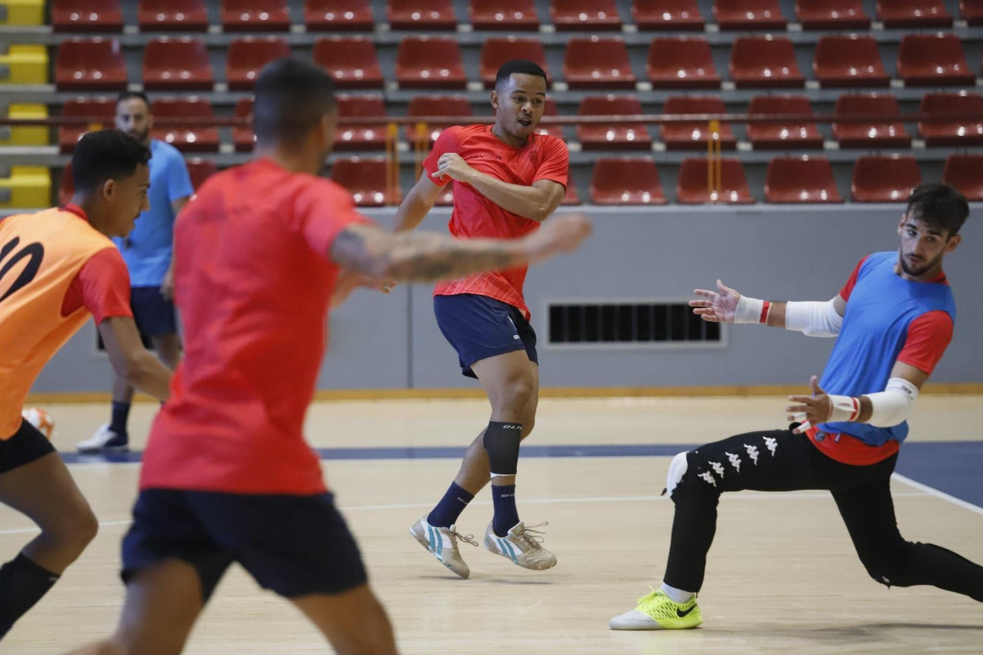 Osamanmusa, en su primer entrenamiento con el Córdoba Futsal.