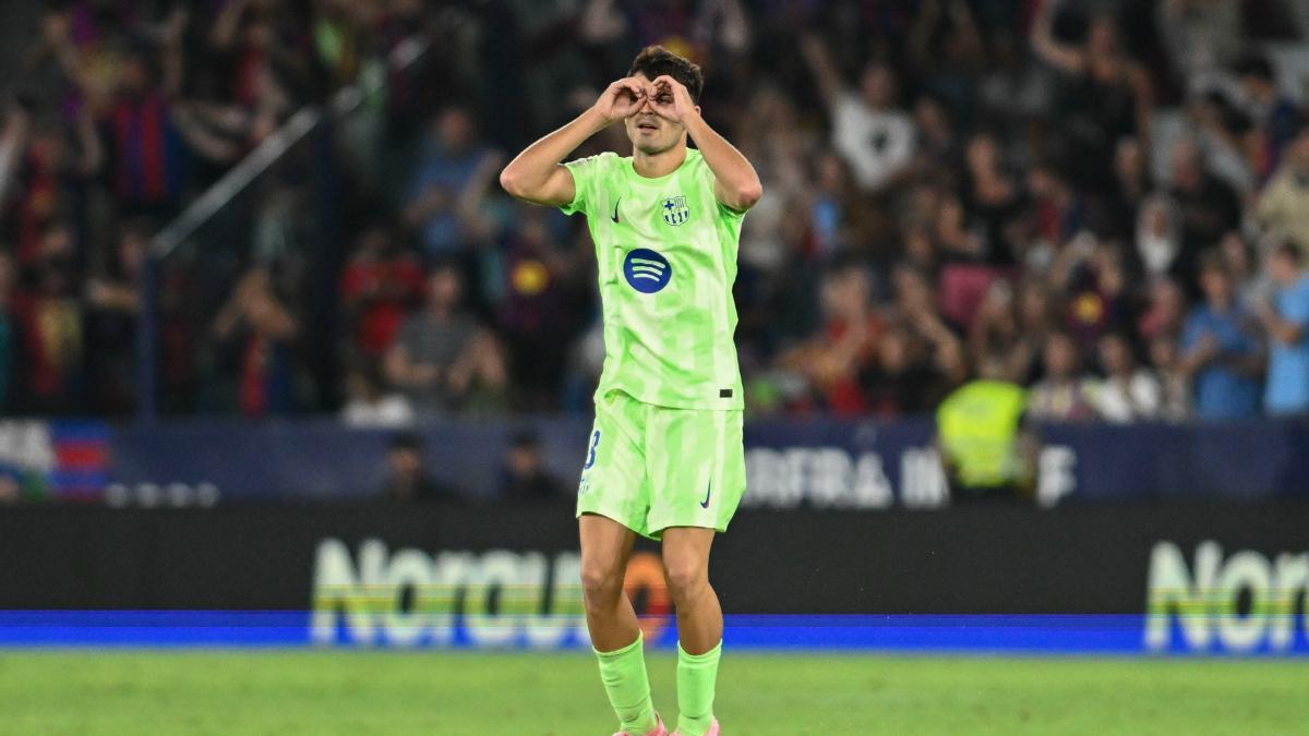 Pedri celebrando su gol ante el Levante