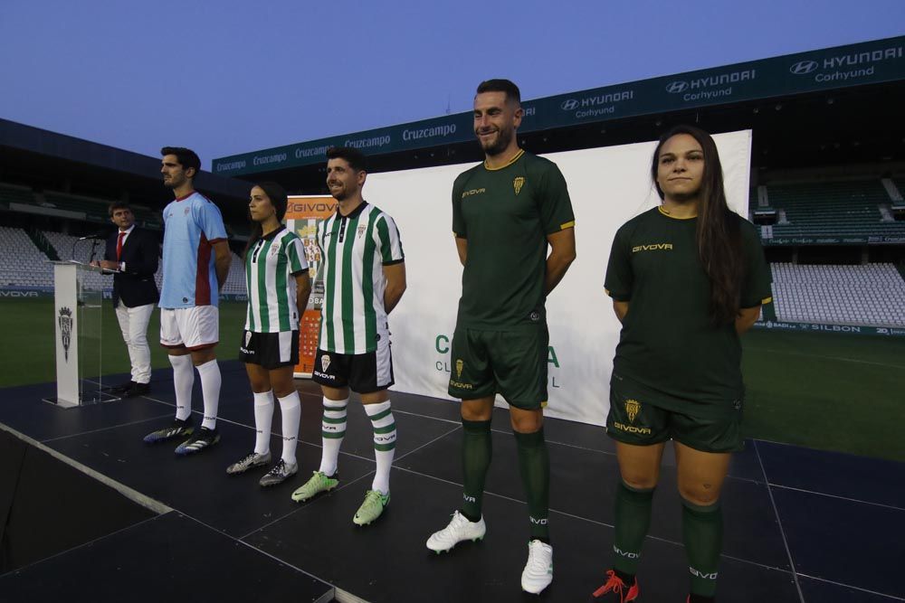 El Córdoba CF presenta sus nuevas camisetas