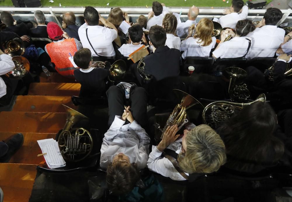 Las bandas de música llenan Mestalla, búscate en la galería