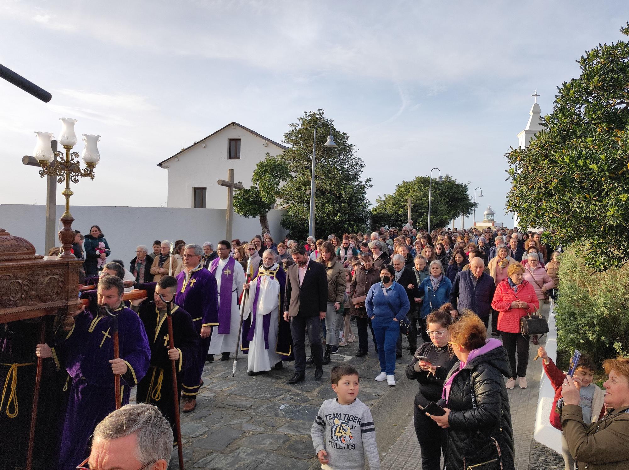 Así fue la procesión de bajada que abre la Semana Santa de Luarca