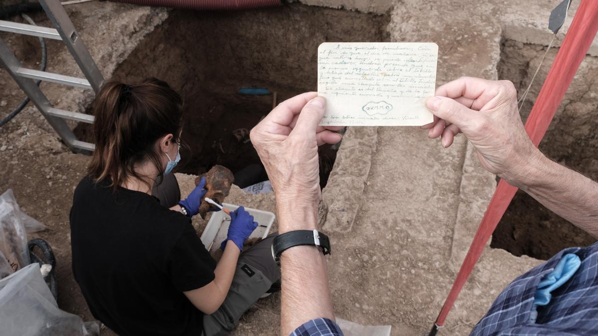 La carta que Vicente Machirán envío a su esposa para que pudiera identificar sus restos mortales en la fosa común del Cementerio de Alicante tal y como ha ocurrido 80 años después.