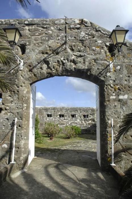 El castillo del Cardenal, a la venta en Corcubión