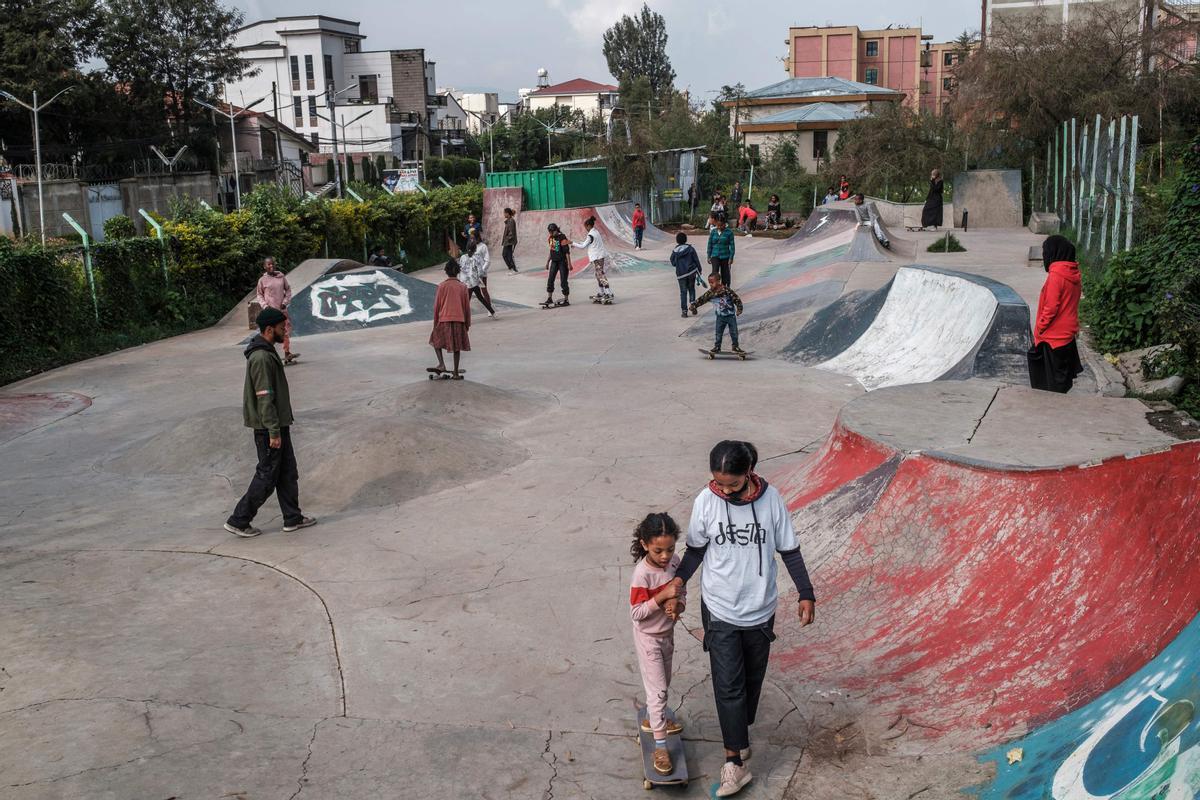 El skate entre niñas etíopes, mejora su salud mental y las empodera