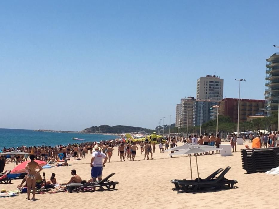 Mor una turista mentre es banyava a la platja Gran de Platja d''Aro