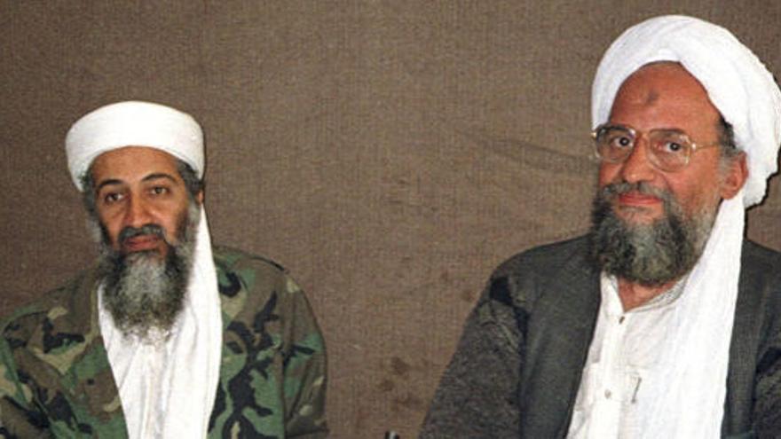 Ayman al Zawahiri, el número dos de Al Qaeda, junto a Bin Laden