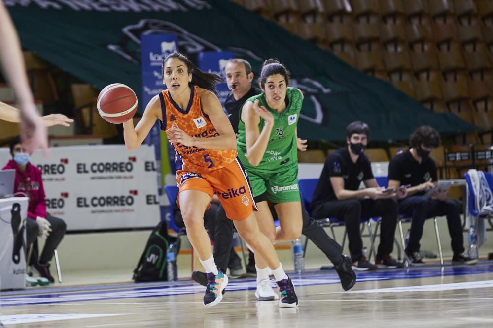 Partido entre el Kutxabank Araski y el Valencia Basket