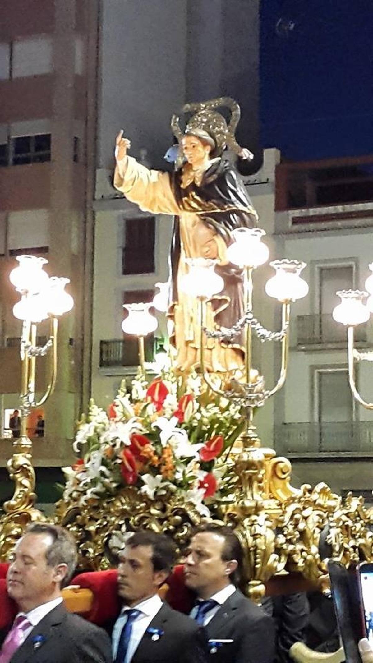 Imagen de archivo de la talla de Sant Vicent Ferrer en la procesión de Nules.