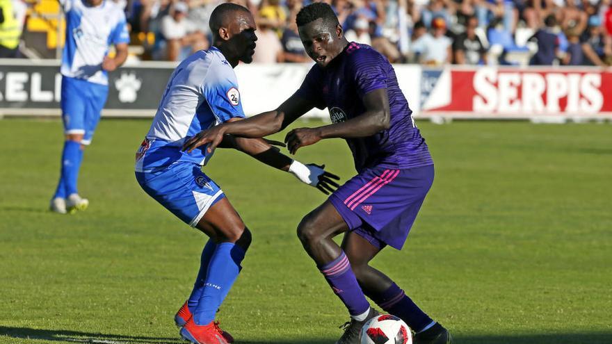 Manolito Apeh, delantero del Celta B, en un partido de la pasada temporada.