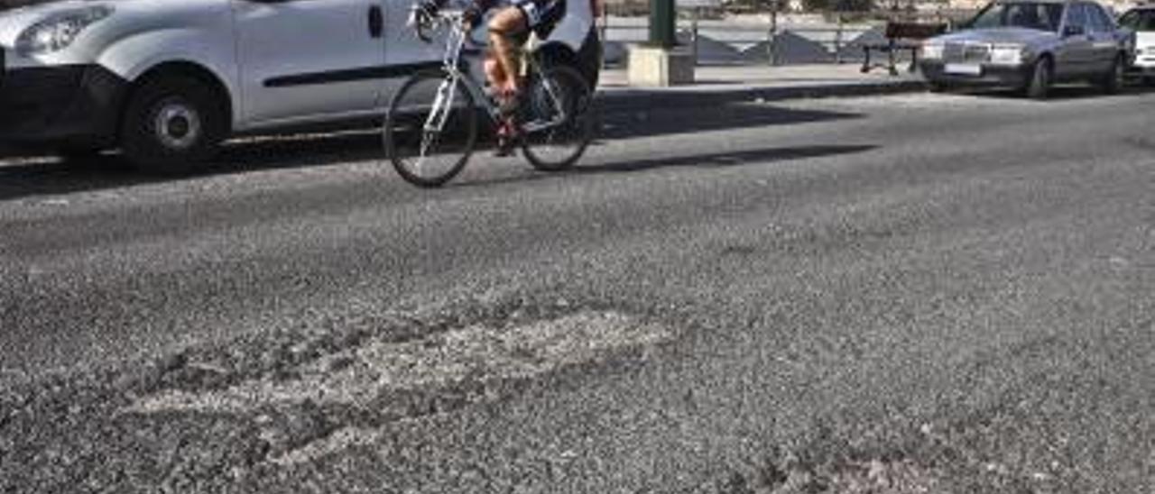 Alcoy aprueba reparar la calle Verge del Pilar y renovar el asfalto de la avenida de Elche