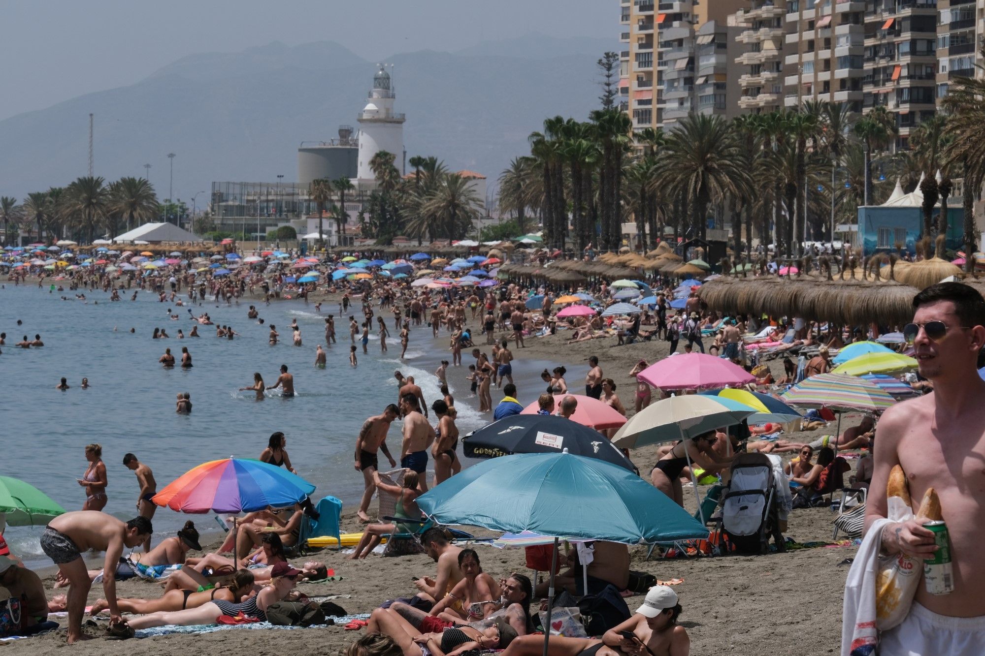 Las playas de Málaga, llenas en el primer domingo de julio
