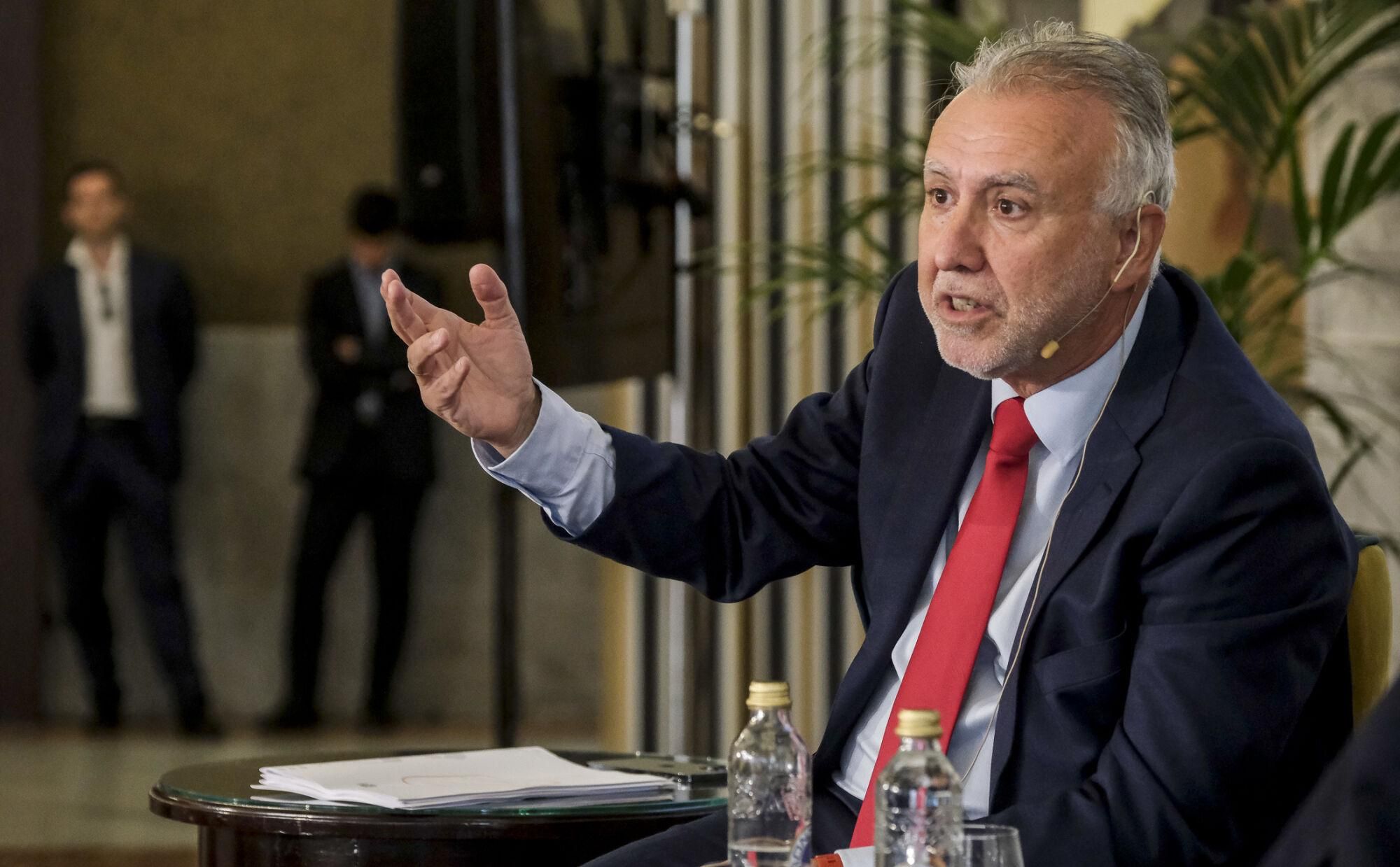 Encuentro informativo con Ángel Víctor Torres, ministro de Política Territorial y Memoria Democrática de España 