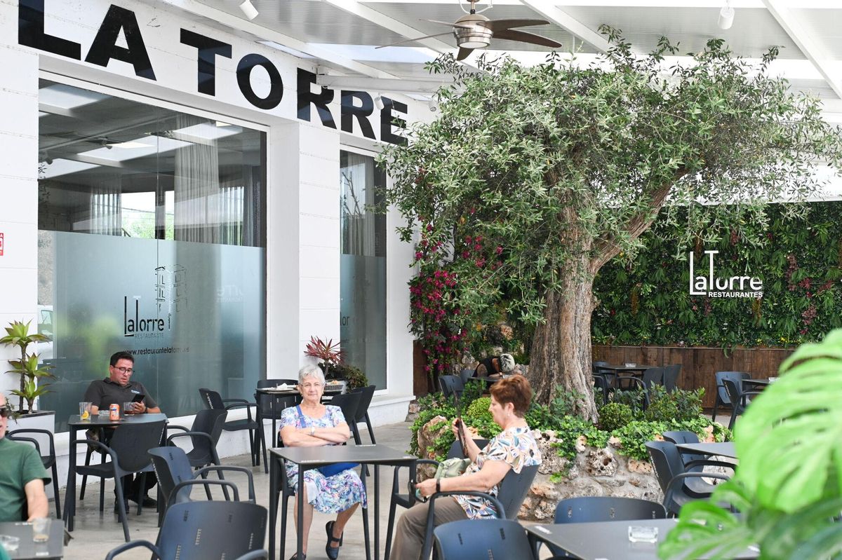 En imágenes | La Torre, el restaurante que triunfa en Malpica con 700 menús diarios y su famoso chuletón: "Viene gente de toda Zaragoza"