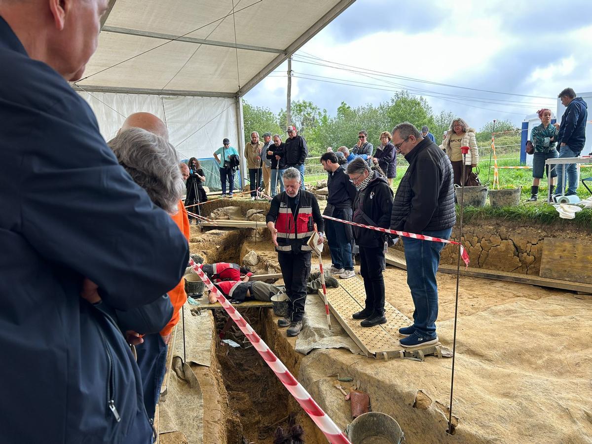 EN IMÁGENES: Así avanzan los trabajos de exhumación en la fosa común de La Lloba, en Castrillón