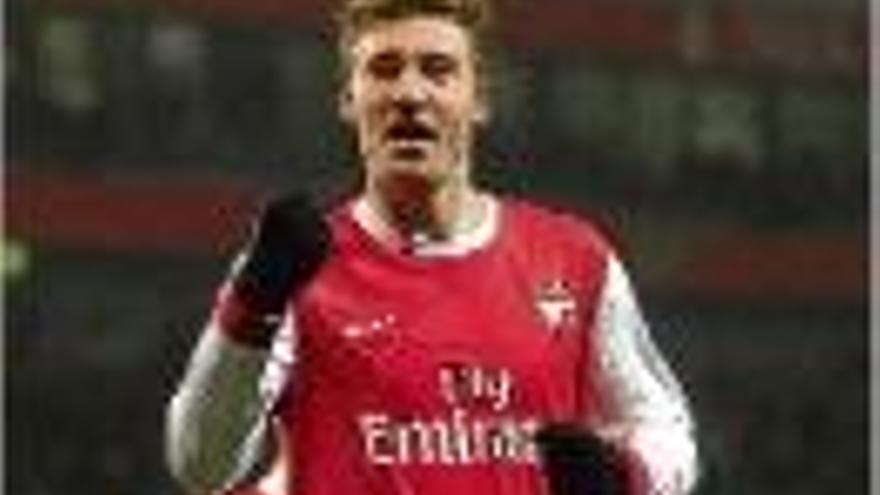 Bendtner lidera la golejada de l&#039;Arsenal