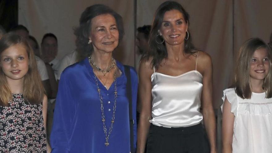 La Reina Sofía, junto a Letizia y sus hijas