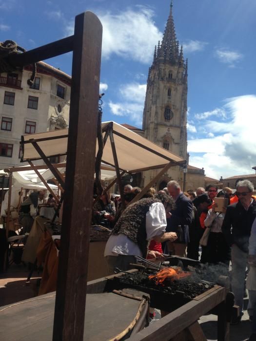 El buen tiempo acompaña a La Ascensión en Oviedo