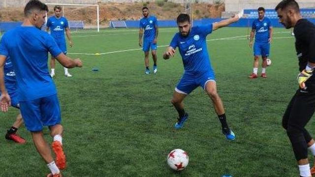Un instante del primer entrenamiento de pretemporada de la UD Ibiza, ayer en el estadio de Can Misses.