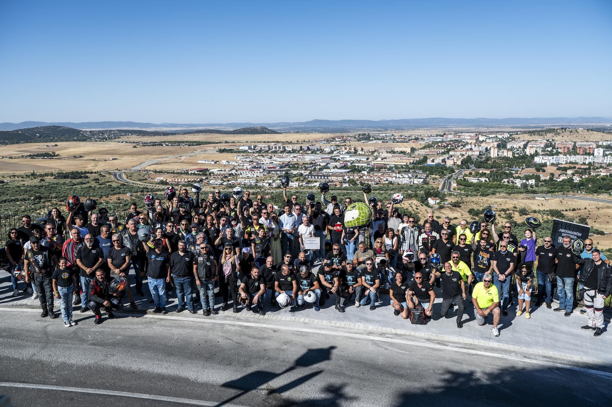 Fotogalería | Así es el monumento al motero ausente de Cáceres