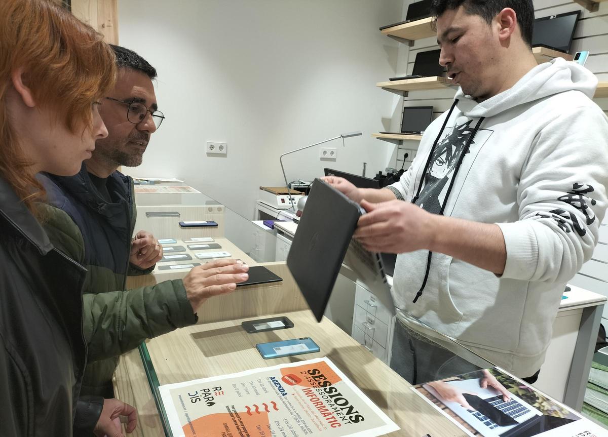 Imagen el puesto Reparadís abierto anteriormente en el mercado de Sant Andreu.