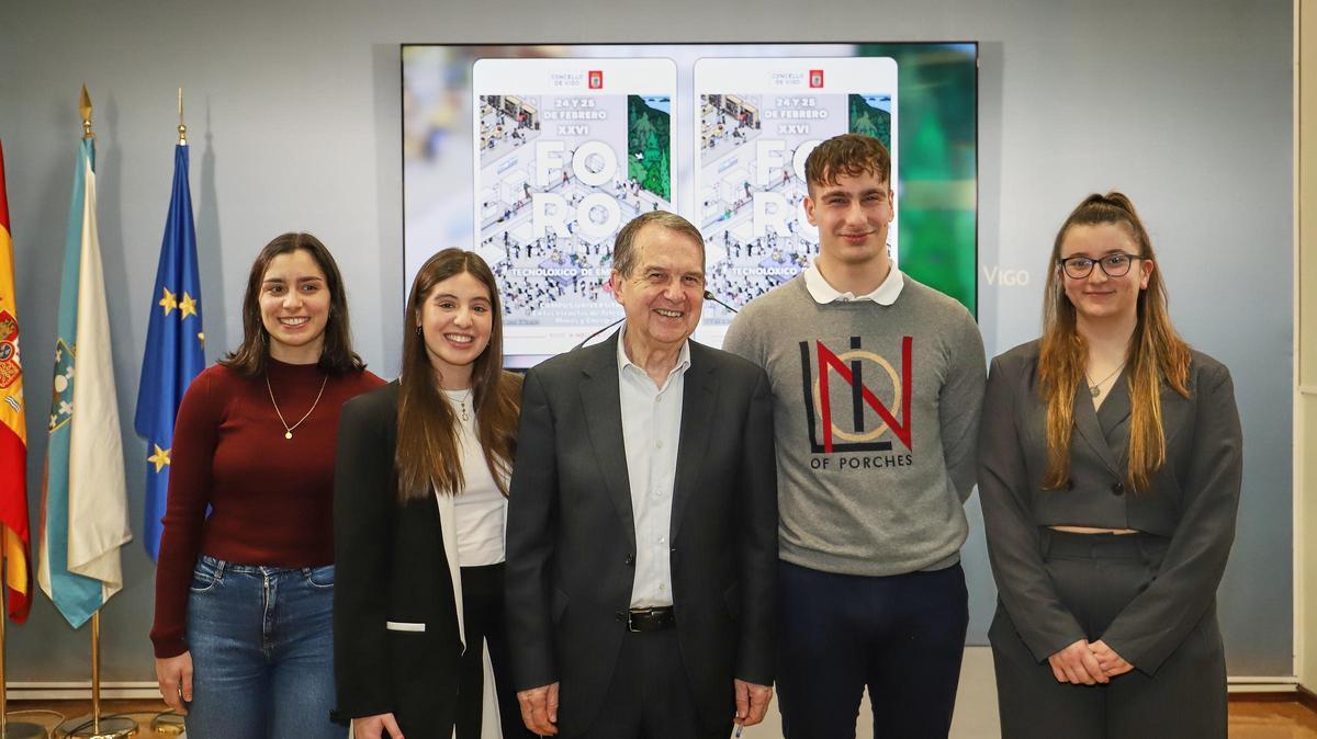 Presentación del foro con el alcalde.