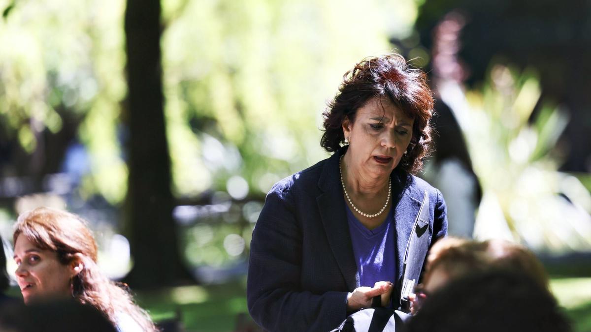 Donatella Di Cesare en el parque de Ferrera.