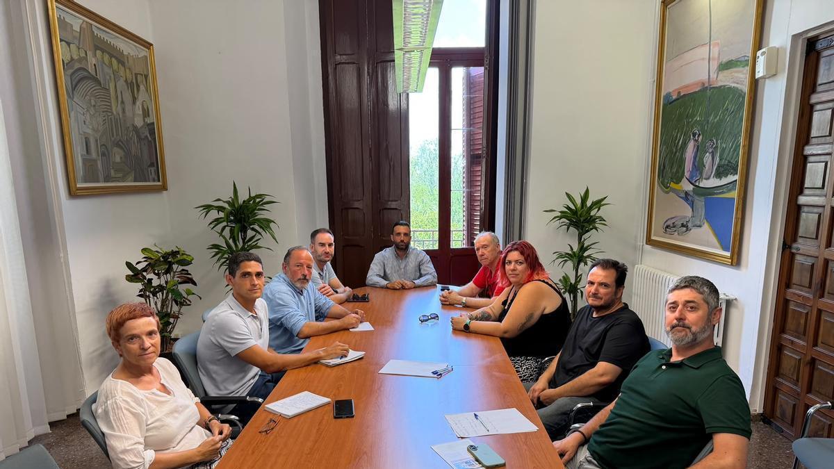 Un momento de la reunión de CC OO y los portavoces.