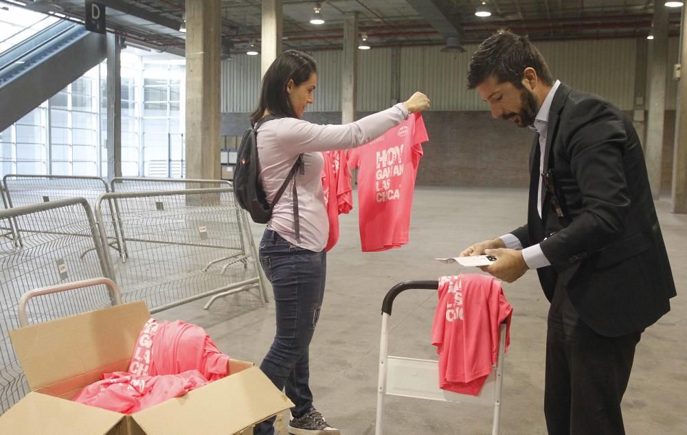 Recogida de dorsales de la Carrera de la Mujer