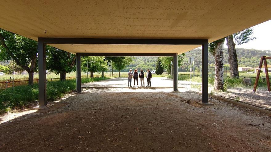 Acaben les obres del cobert annex a la pista poliesportiva de Campdorà