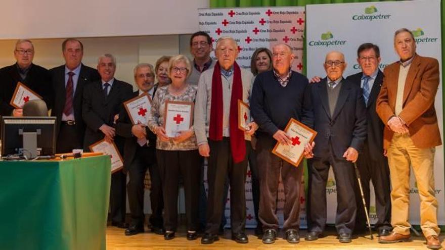 Homenaje a socios de Cruz Roja en Petrer