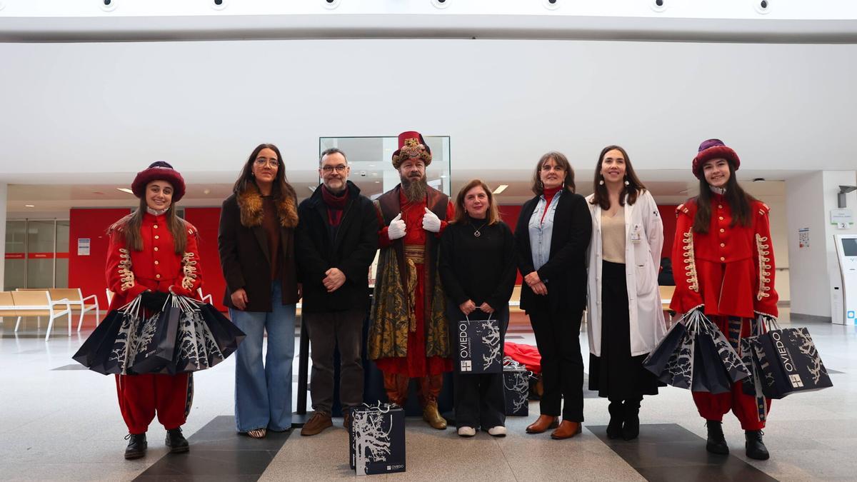 Por la izquierda, Irene Suárez (paje), Covadonga Díaz, Sergio Calleja, César Suárez (Aliatar), Inma Suárez, Ana López y Amalia Alves (paje).