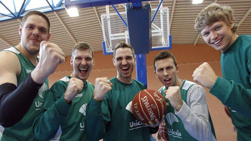 Stimac, Dragic, Urtasun, Toolson y Kuzminskas, preparados para la batalla.