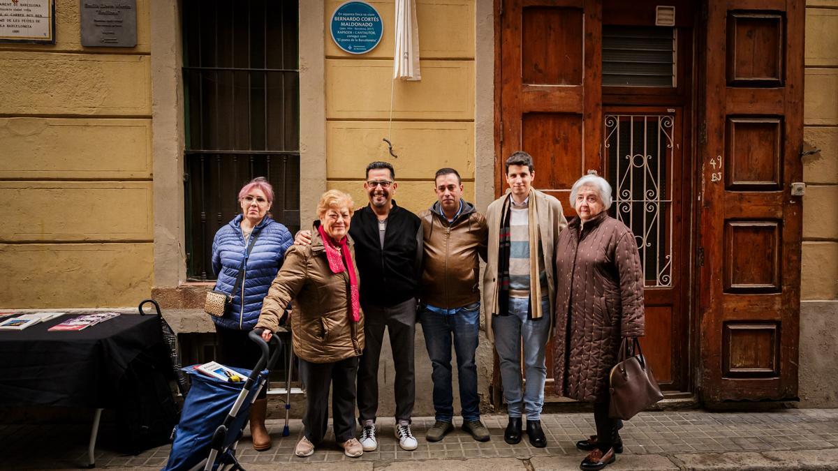 El cantautor y poeta Bernardo Cortés ya tiene una placa de homenaje en el barrio de la Barceloneta