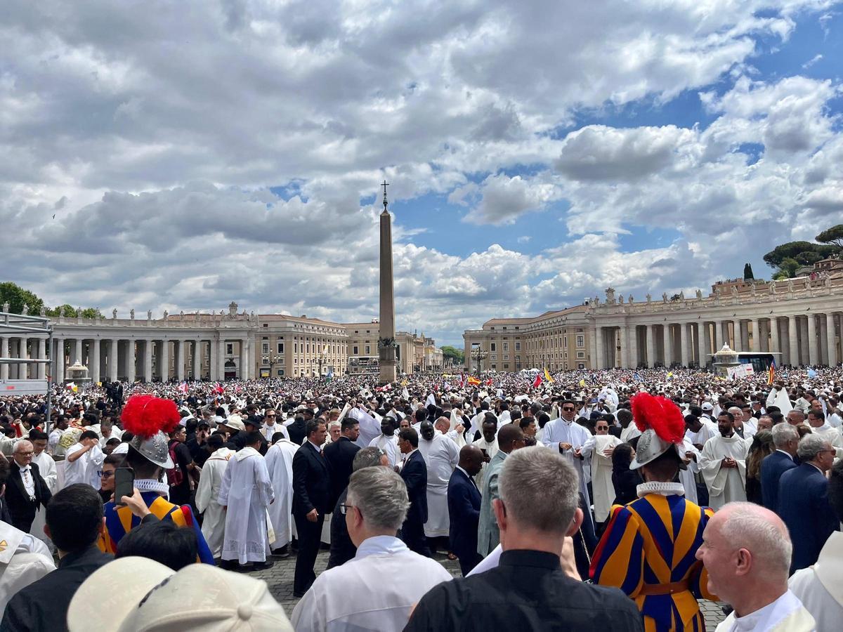 La plaza de San Pedro, este domingo, durante la misa de inicio del papado.