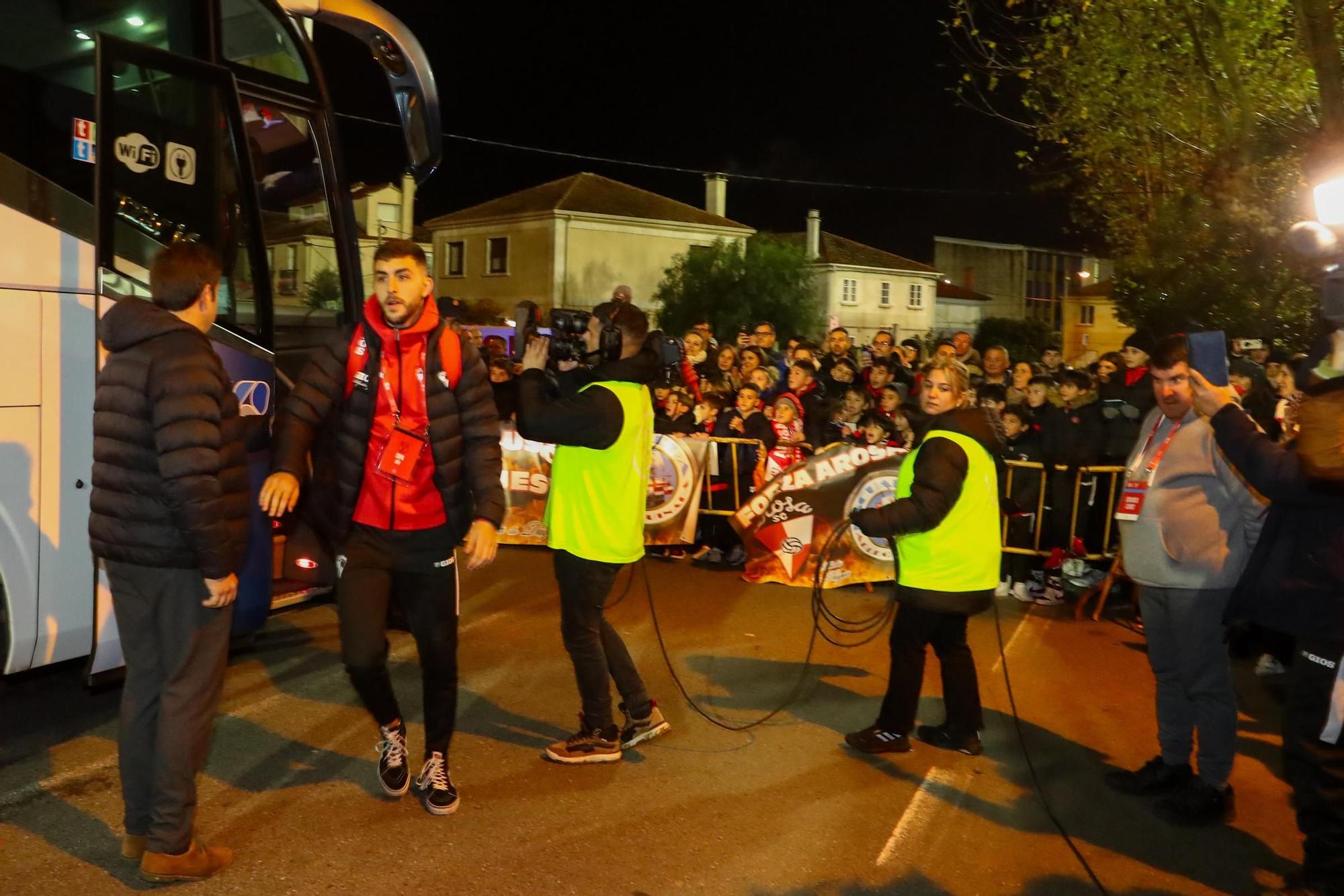 Las imágenes de una noche para la historia del Arosa con el Valencia como rival